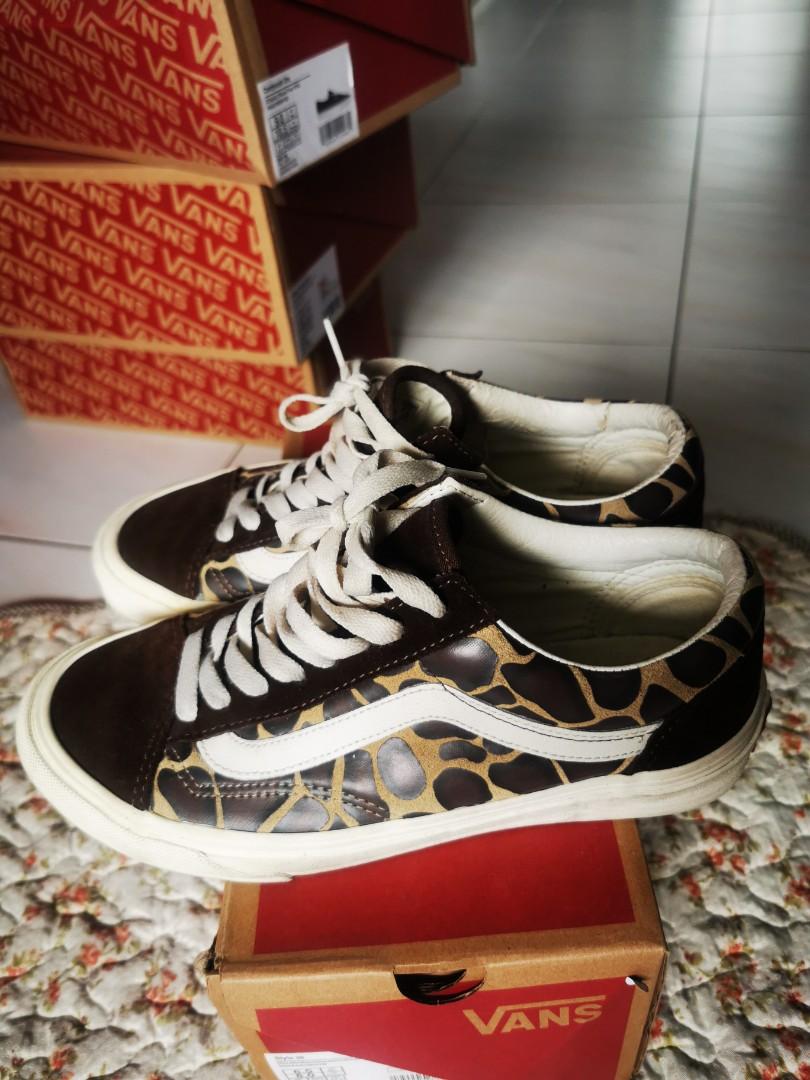 Vans giraffe top