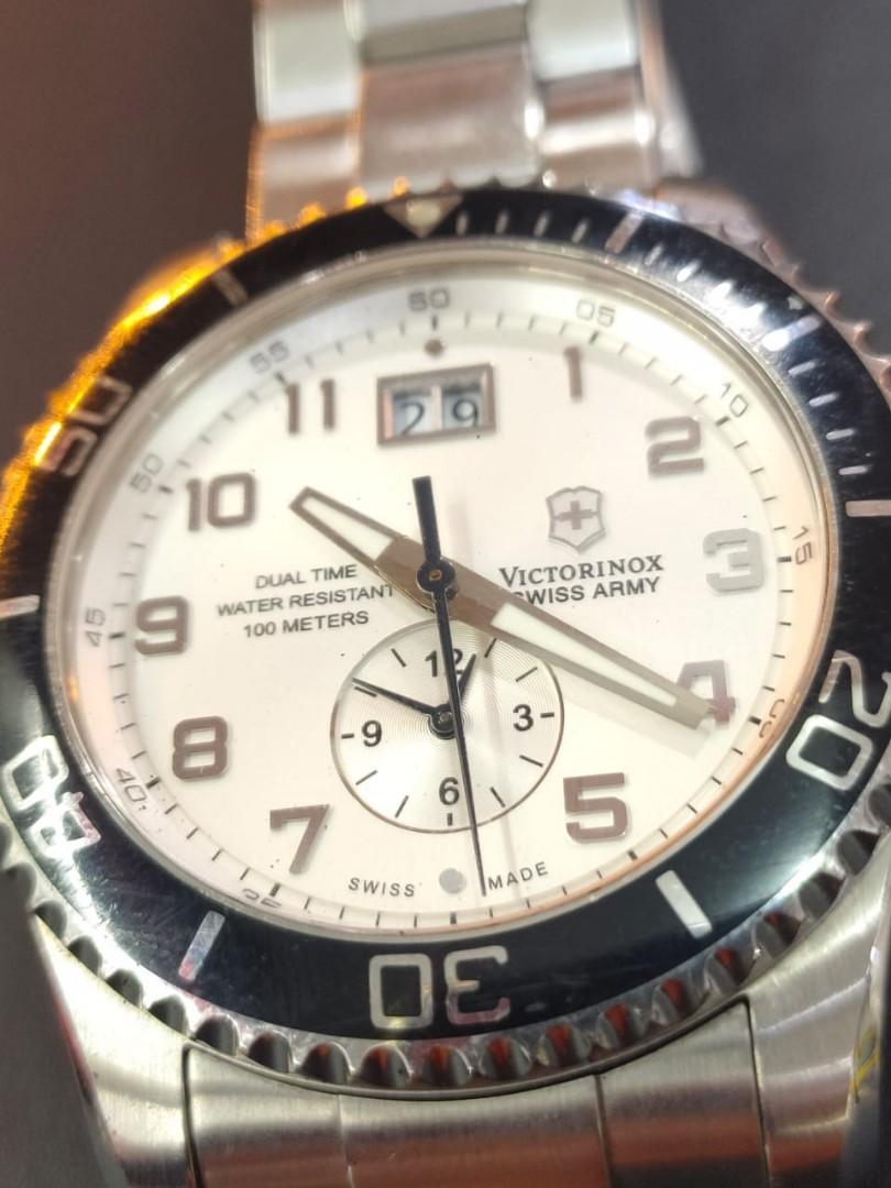 Victorinox dual store time