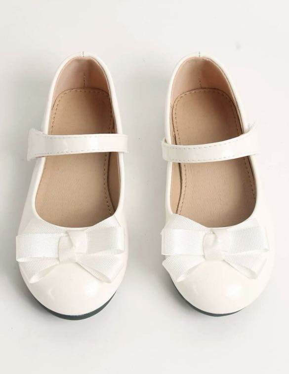 White Mary Jane shoes with bow