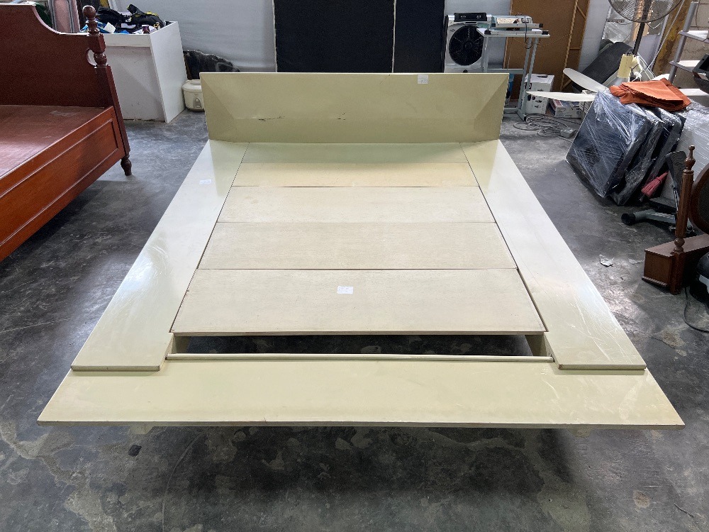 Wooden Wide Queen Size Bed Frame White Colour / Rangka Katil Saiz Queen