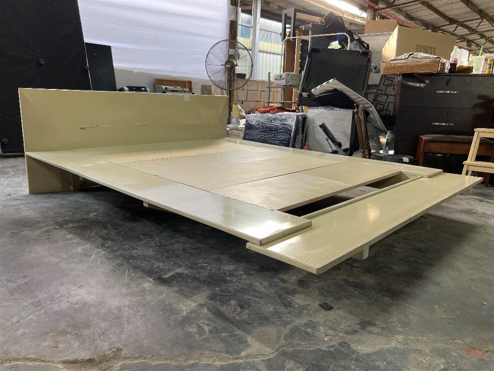 Wooden Wide Queen Size Bed Frame White Colour / Rangka Katil Saiz Queen