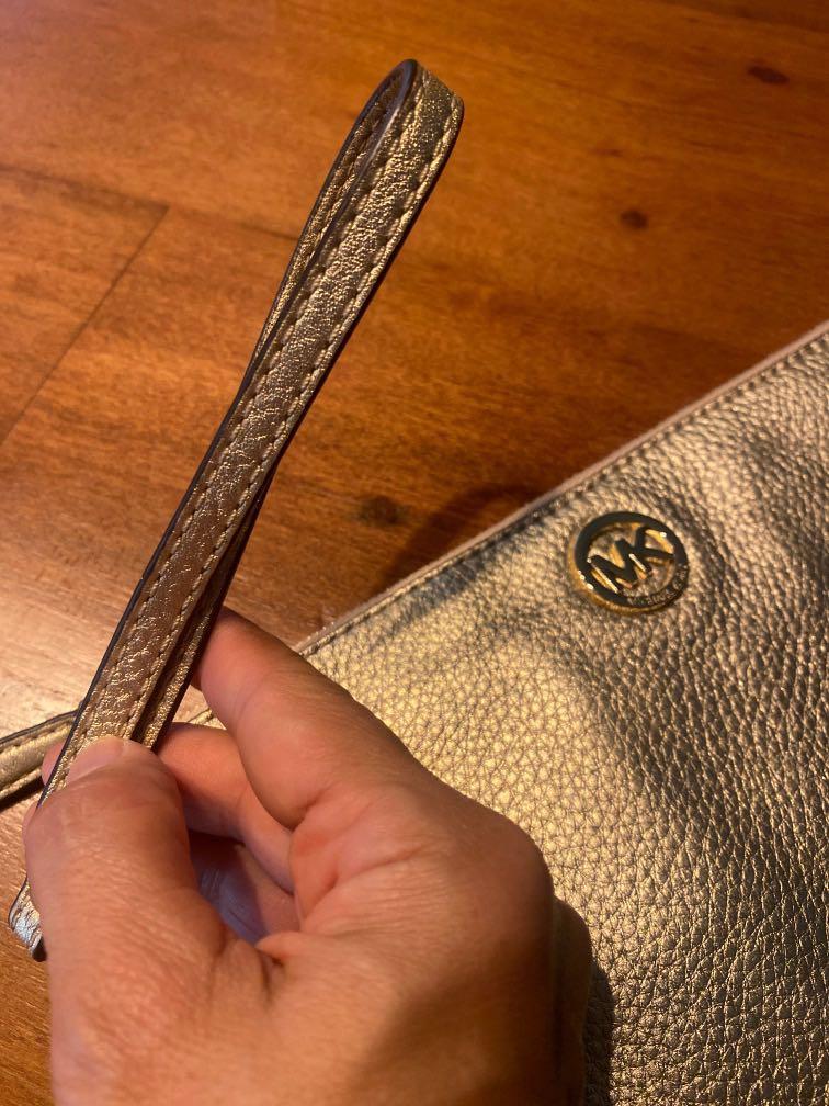 Authentic MK Wristlet (Category: Luxury Bags & Wallets) located in Taguig. Submitted by whatev.ph (Listing ID 1164319199, Image 2). Description: No inclusions.