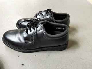 Black shoe US 10
