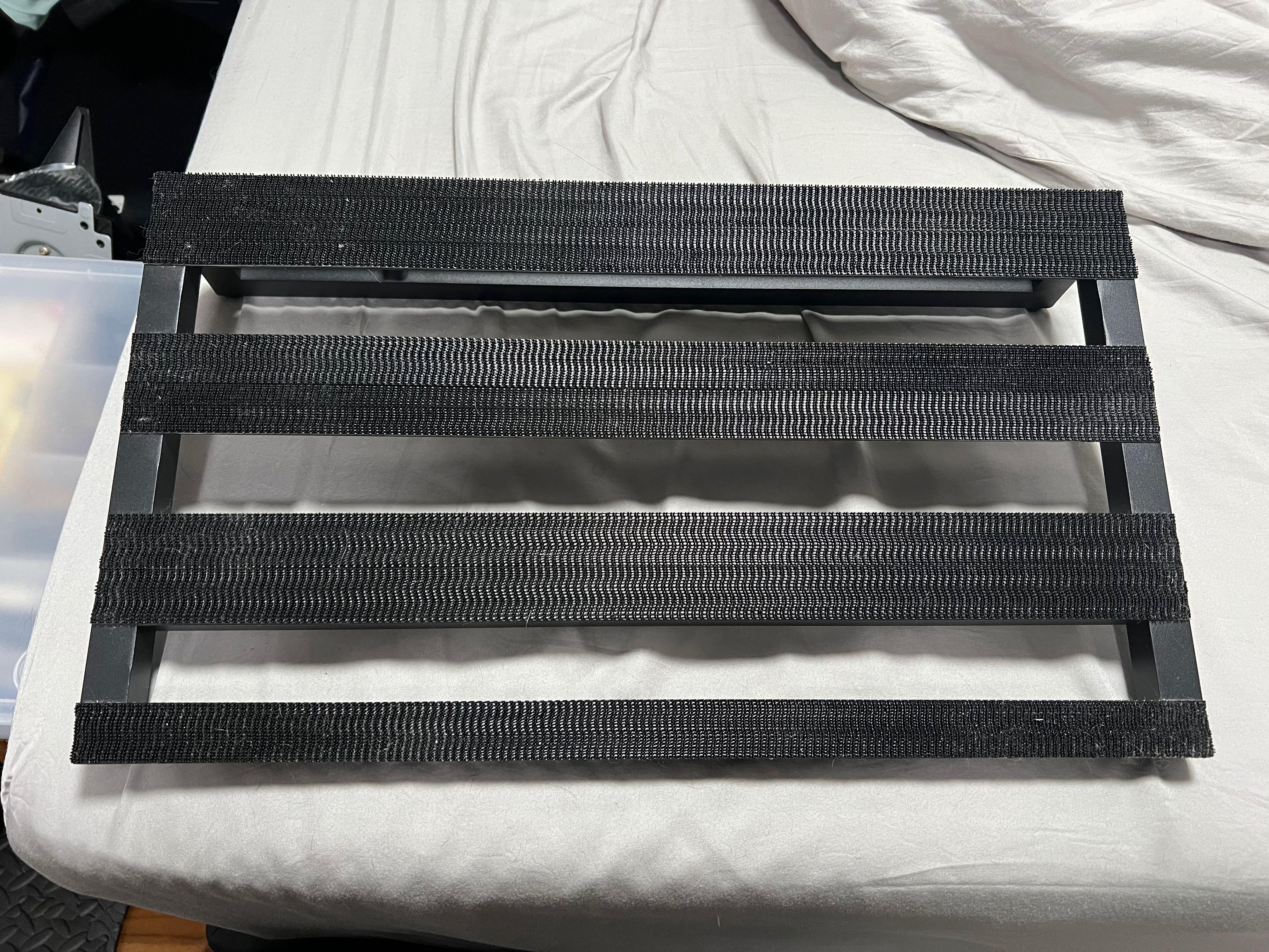 Pedalboard with dual lock