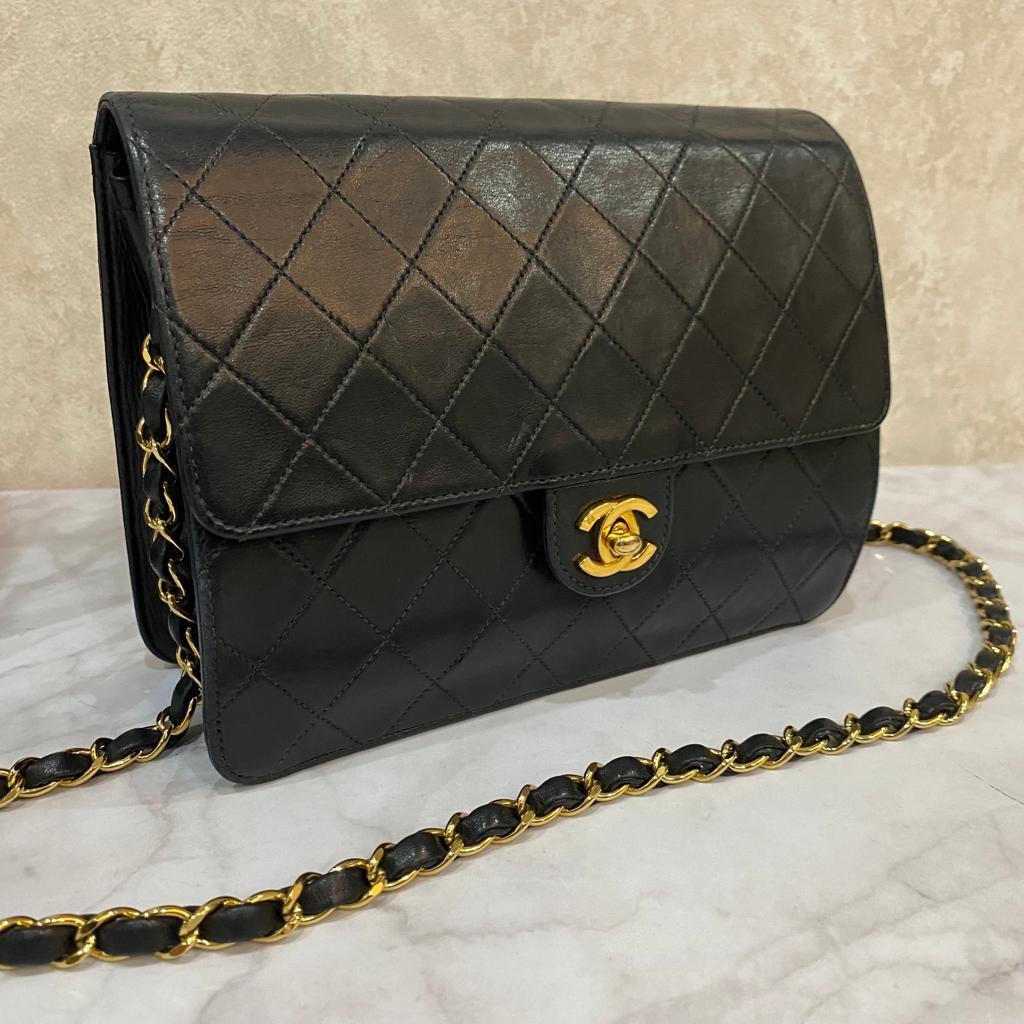 Chanel vintage sling bag chain black ghw lambskin 6 box holo card booklet Good condition original condition no retouch recolor