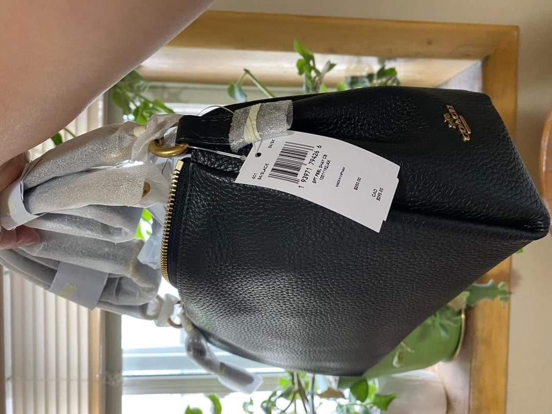 Coach black leather shay crossbody, Women's Fashion, Bags & Wallets