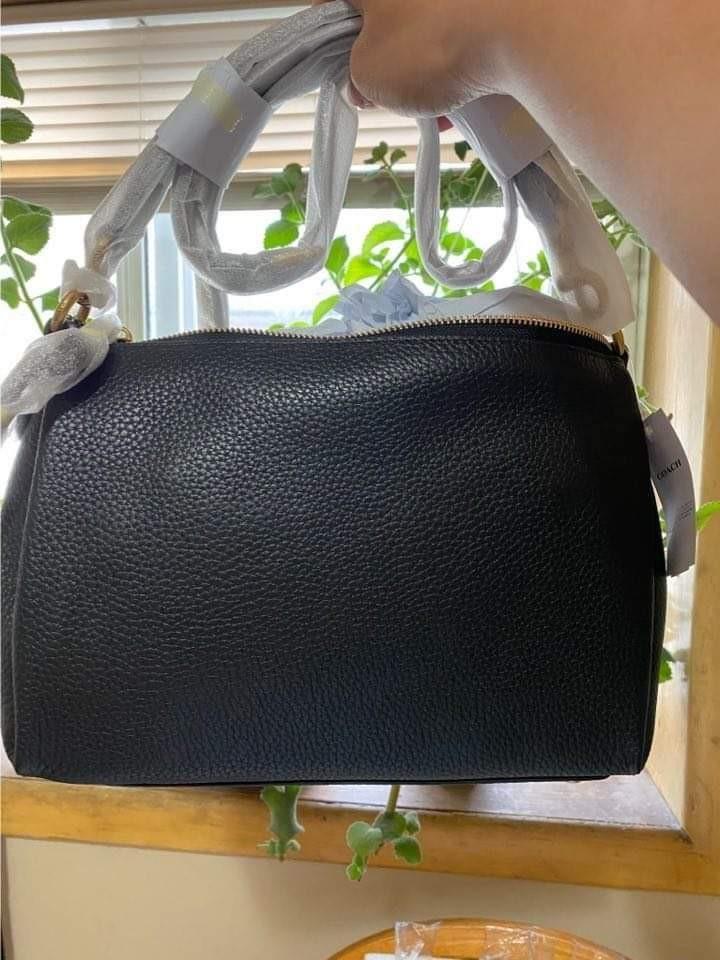 Coach black leather shay crossbody, Women's Fashion, Bags & Wallets