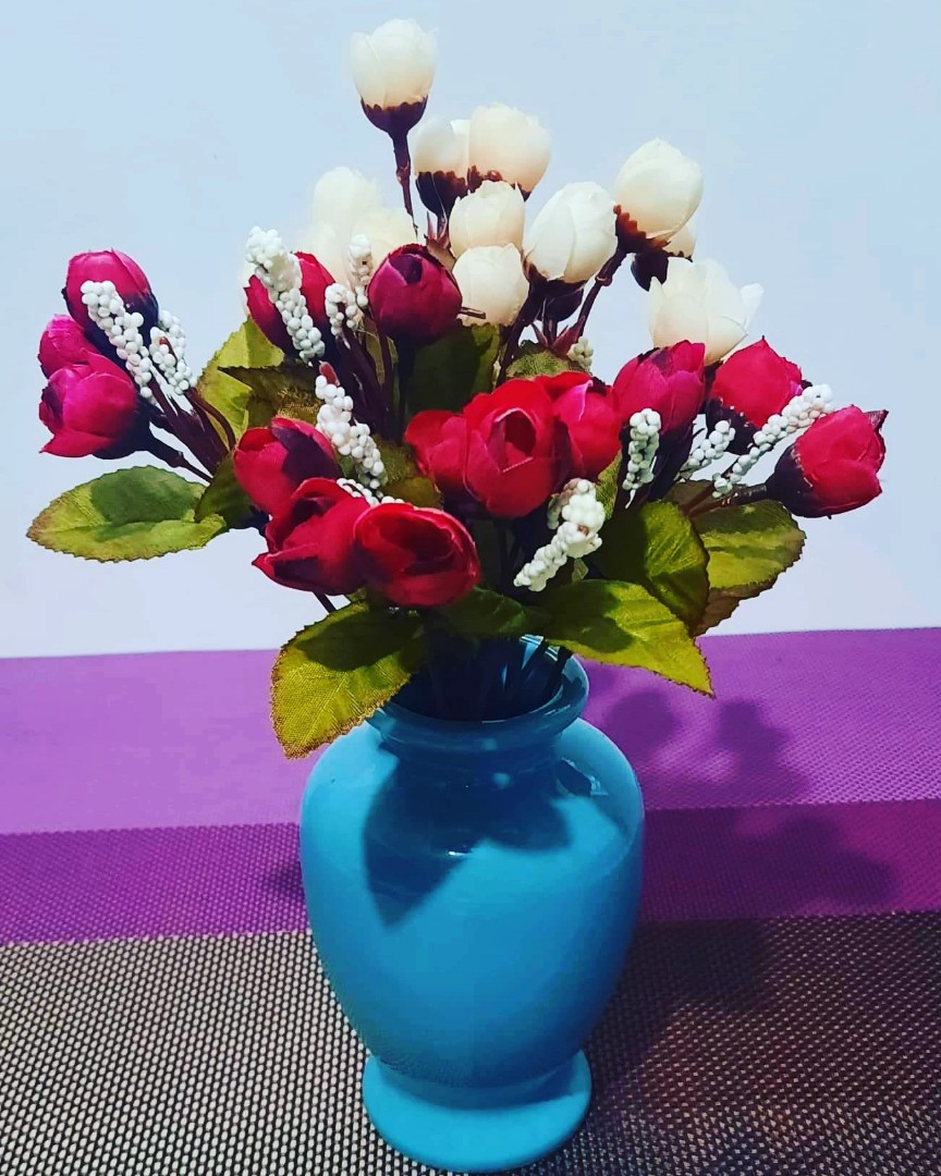 Desk Vase with Flowers Display, Furniture & Home Living, Home Decor