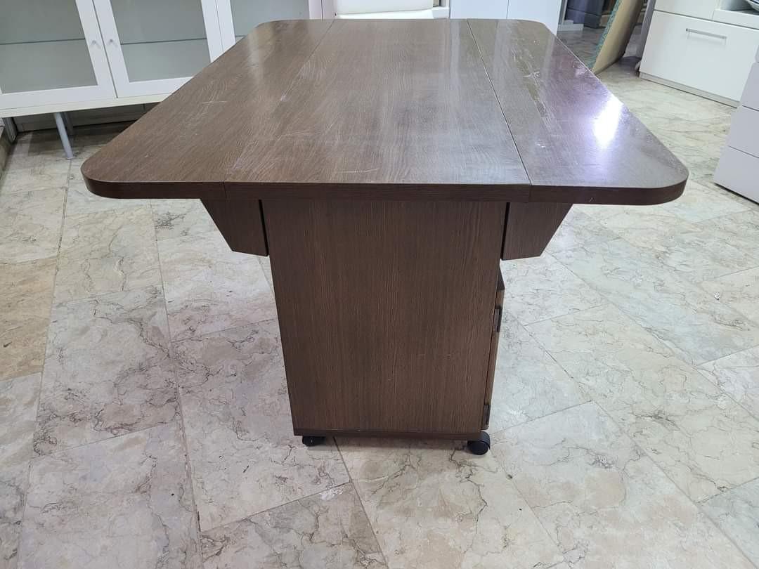 Expandable table Good as new (Category: Tables & Sets) located in Manila. Submitted by Hezcki (Listing ID 1164400558, Image 3). Description: .