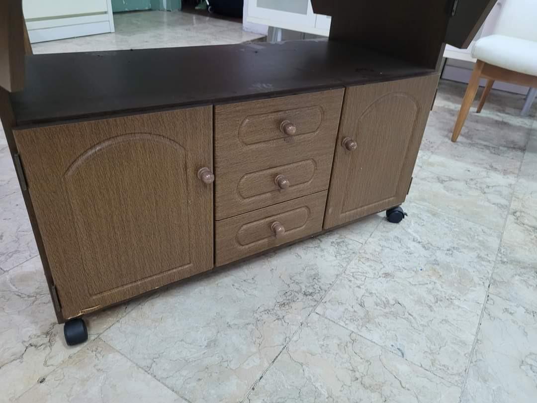 Expandable table Good as new (Category: Tables & Sets) located in Manila. Submitted by Hezcki (Listing ID 1164400558, Image 2). Description: .