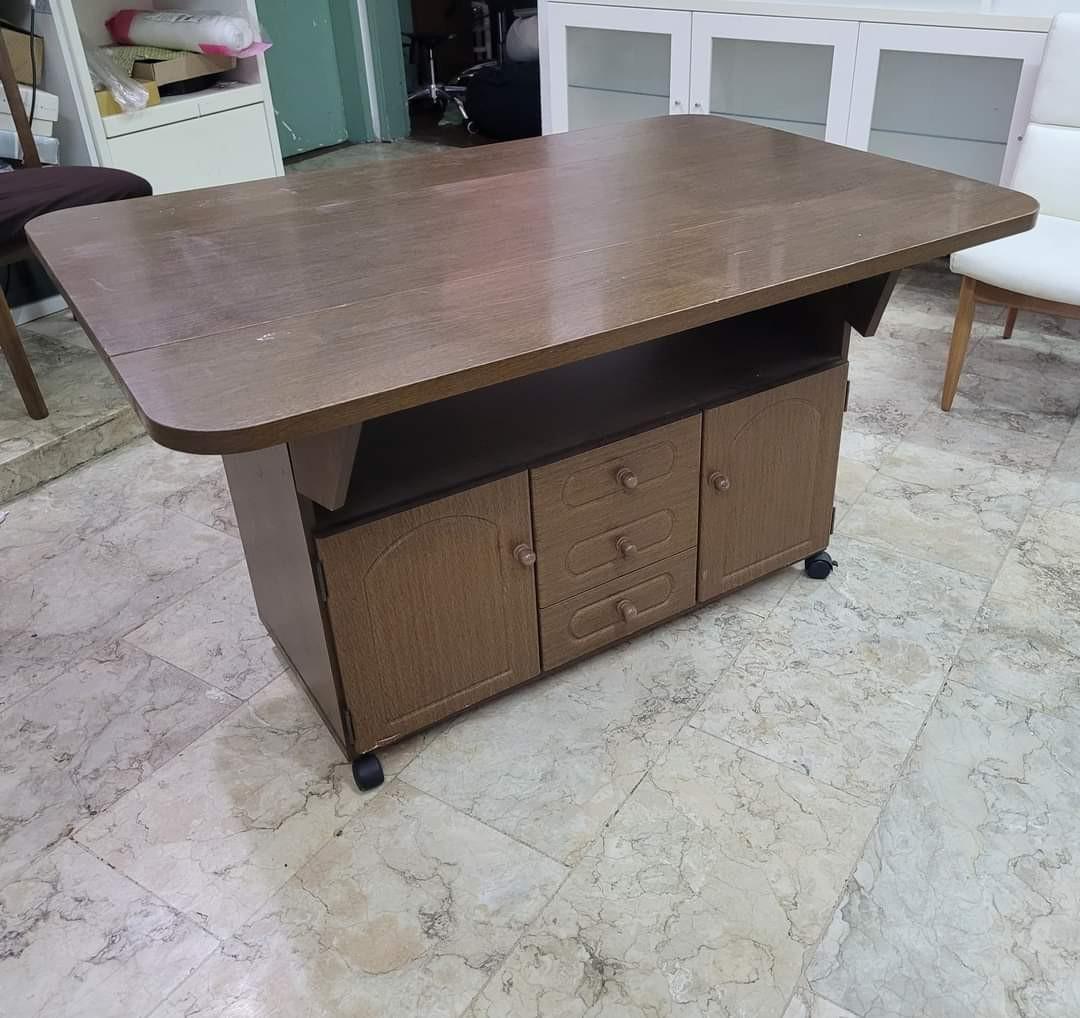 Expandable table Good as new (Category: Tables & Sets) located in Manila. Submitted by Hezcki (Listing ID 1164400558, Image 1). Description: .