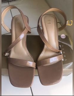 (Kategori: ) berada di . Dikirim oleh holymeowly (ID iklan 1164299907, Gambar 1). Deskripsi: .