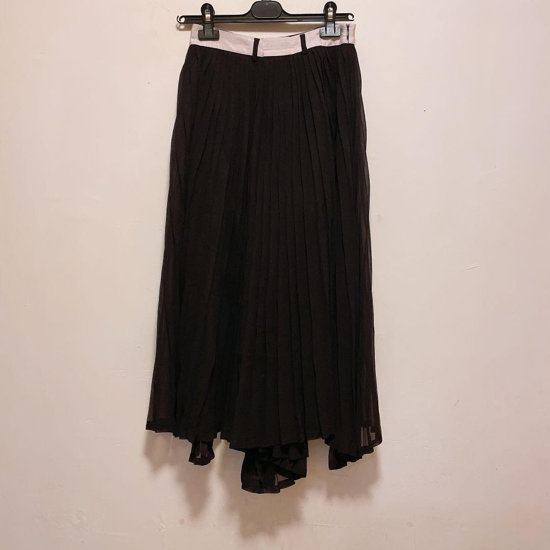 Initial pants （分類：連身裙）位於 Hong Kong。 由 secondparking 提交（商品編號 1155430071，圖片 1）。簡介： Color dark purple Length 85cm Waist 67cm。