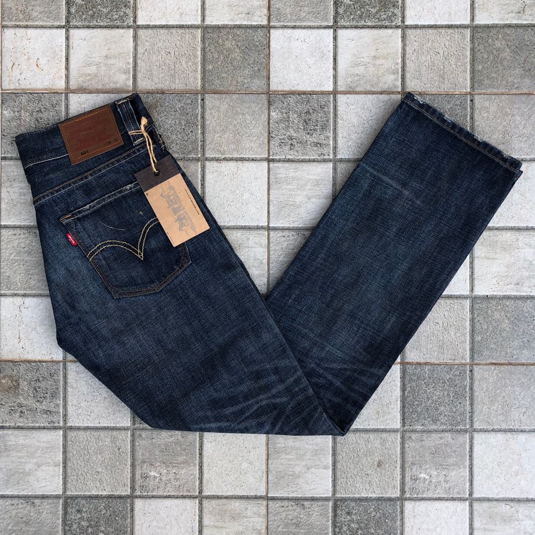 LEVIS 601 BNWT, Fesyen Pria, Pakaian , Bawahan di Carousell