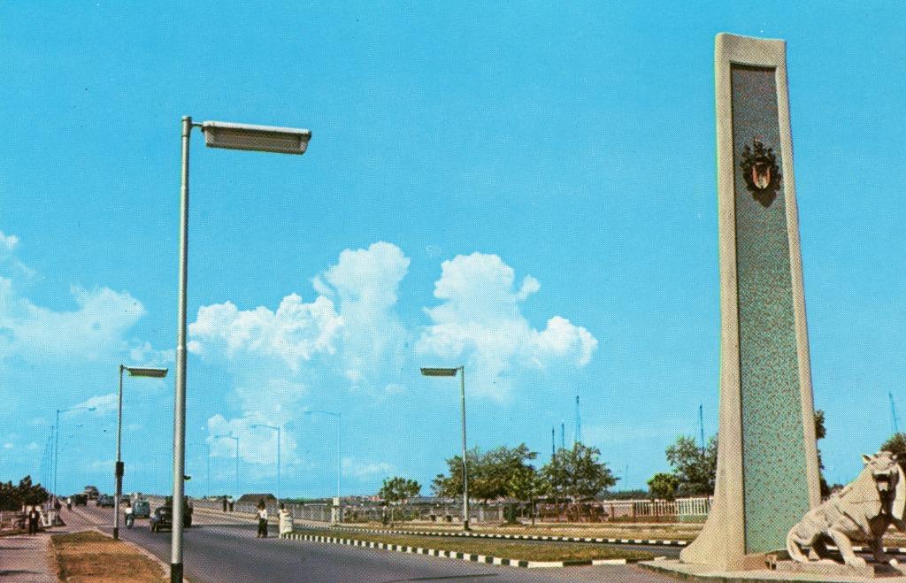 Merdeka Lion at Merdeka Bridge during the early 1960s (rare vintage old ...