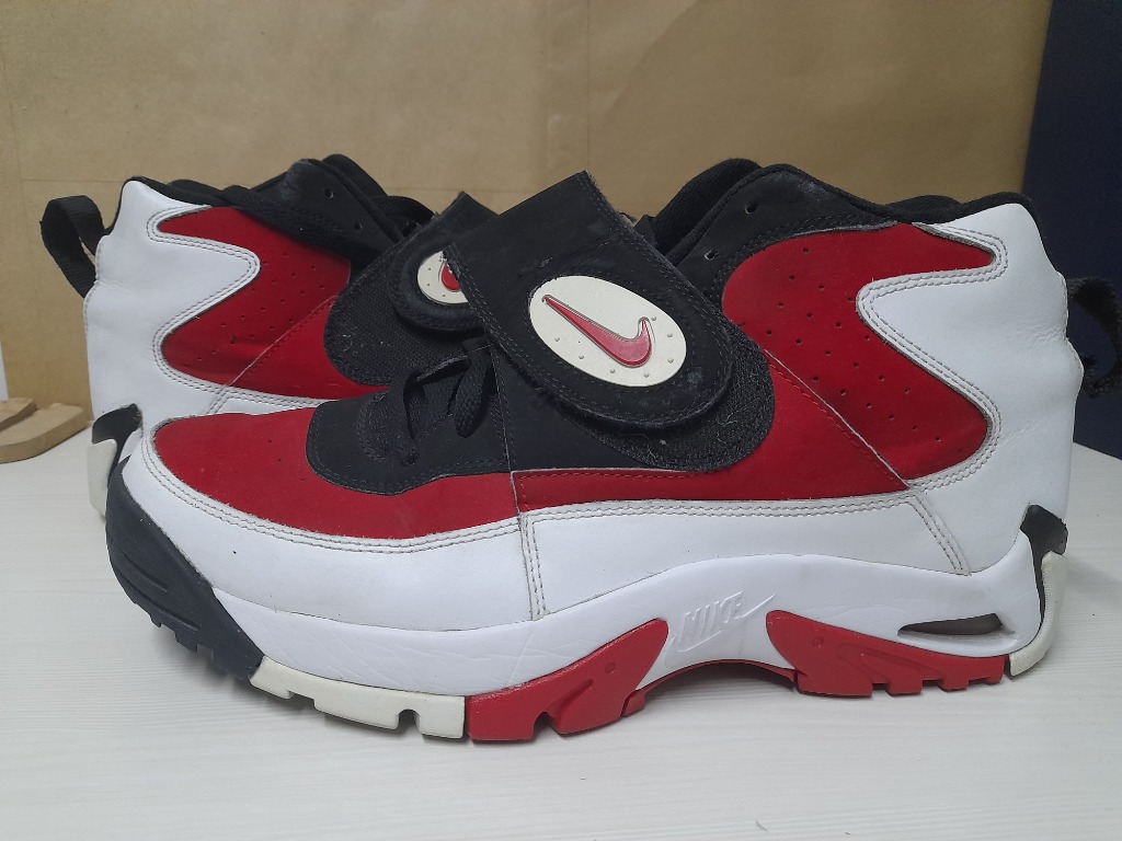 Nike air mission online red