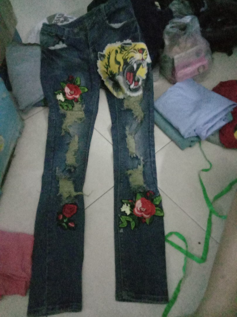 RIPPED JEANS TIGER, Fesyen Wanita 