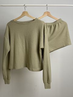 (Category: ) located in . Submitted by ftmodelwardrobe (Listing ID 1164266994, Image 1). Description: .