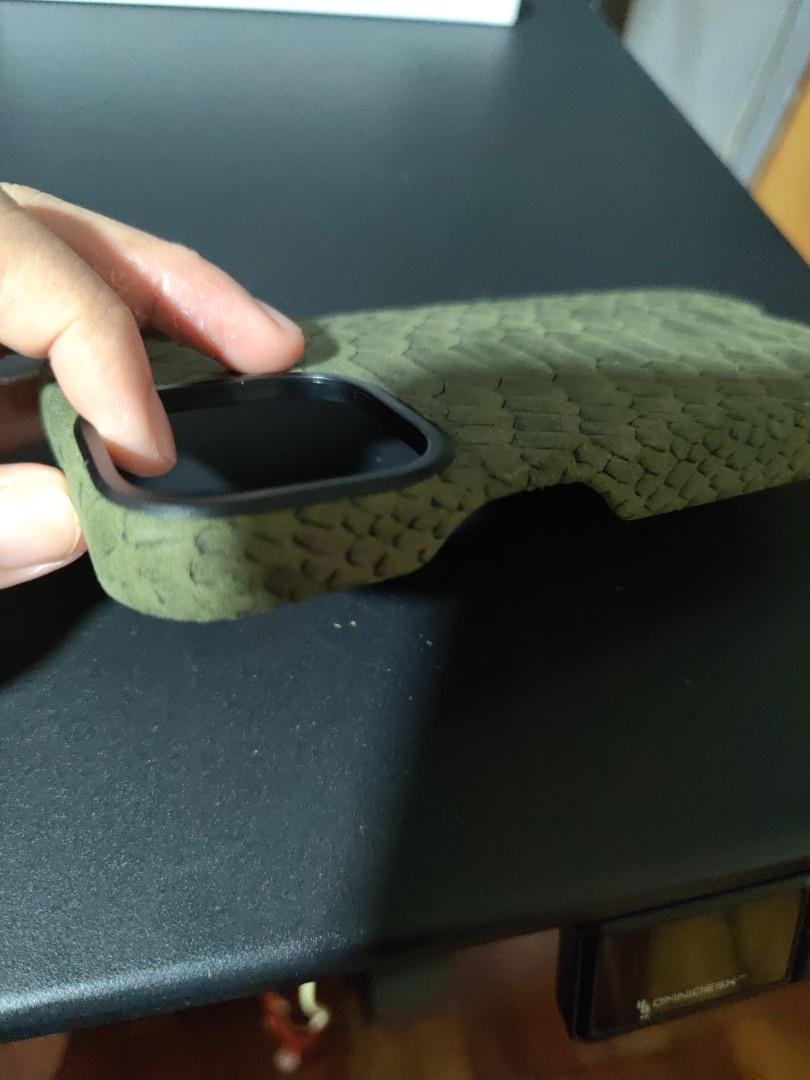 Vaja grip case iphone 13 pro max kobra jungle leather, Mobile Phones