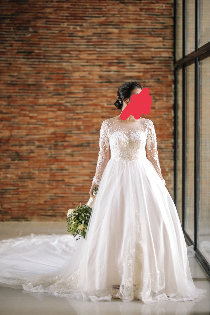 Wedding gown for sale with freebies, Women's Fashion, Dresses & Sets