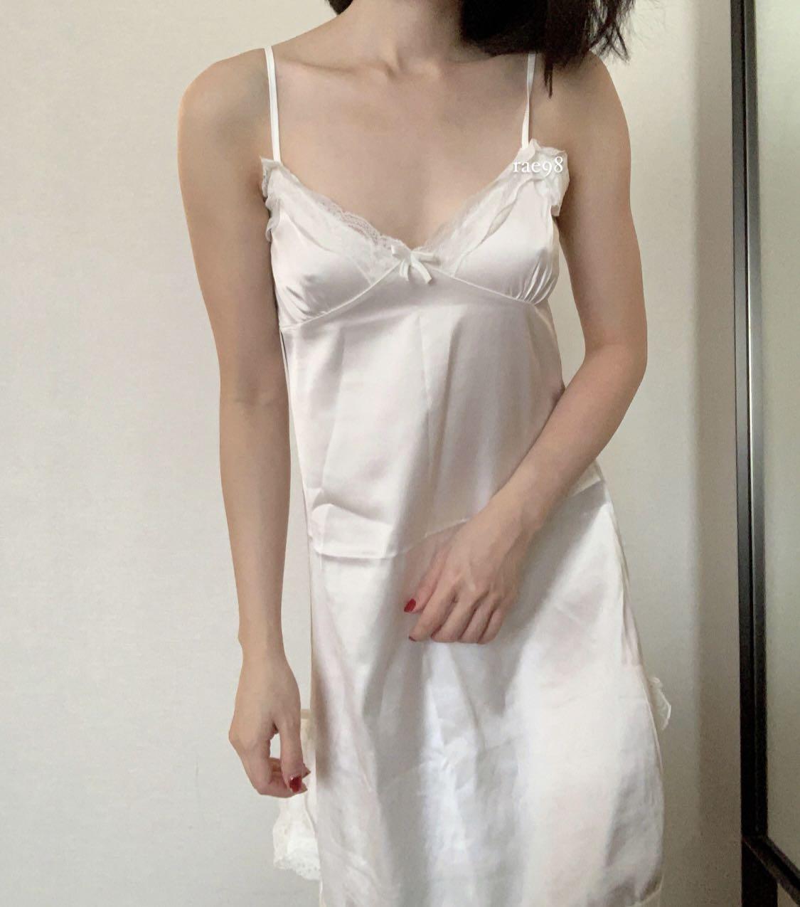 white_satin_nightgown_dress_1654224775_b1d1747e_progressive.jpg