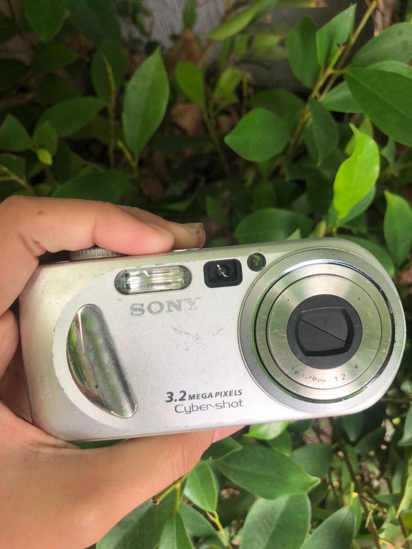 SONY Cybershot DSCP8 digital camera, Photography, Cameras on Carousell