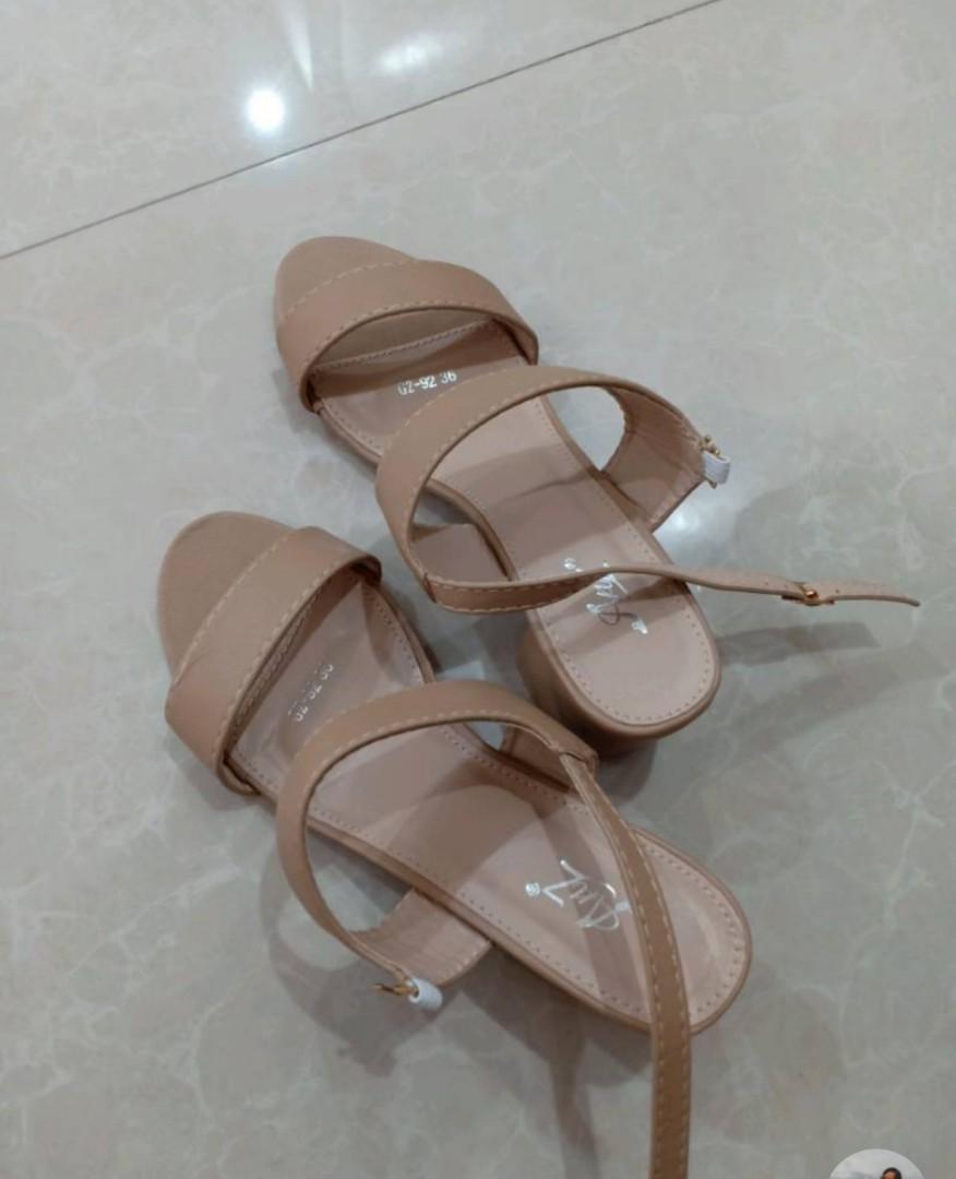 2 strap heels (Category: Heels) located in Quezon City. Submitted by kienx (Listing ID 1169672563, Image 2). Description: pm for nego Brand new Size 7 Color nude Rfs. Hindi nagagamit.