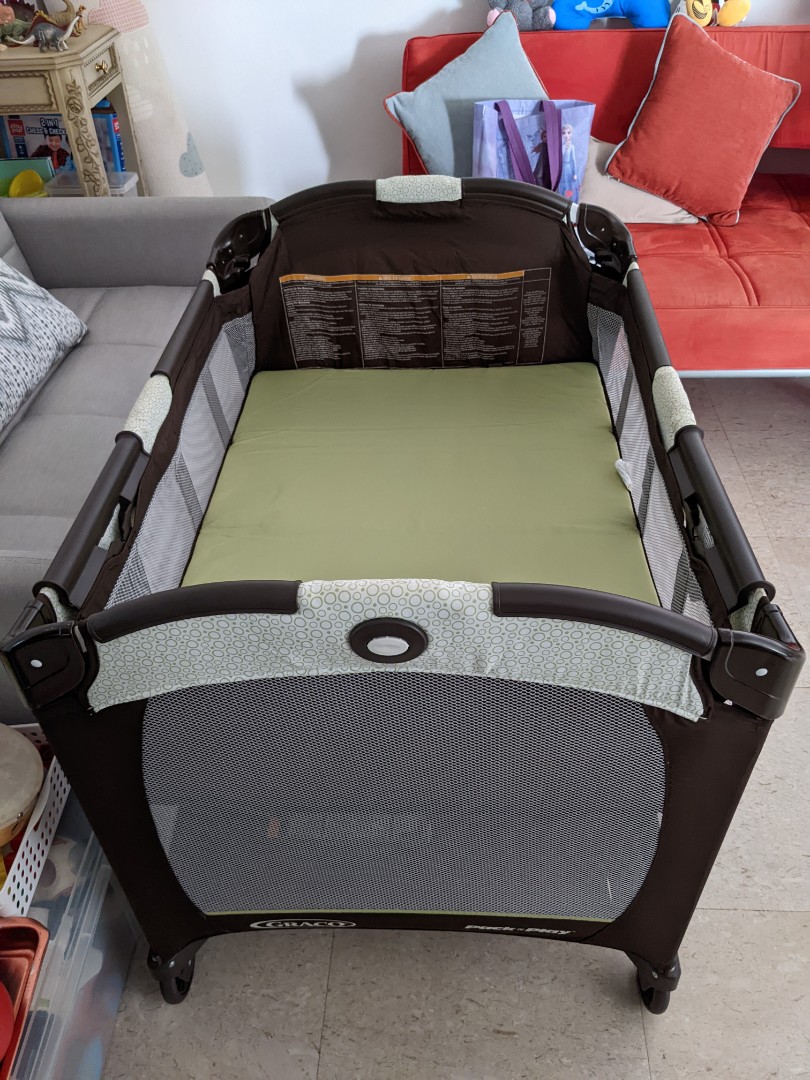 4 in 1 Graco travel cot, Babies & Kids, Baby Nursery & Kids Furniture