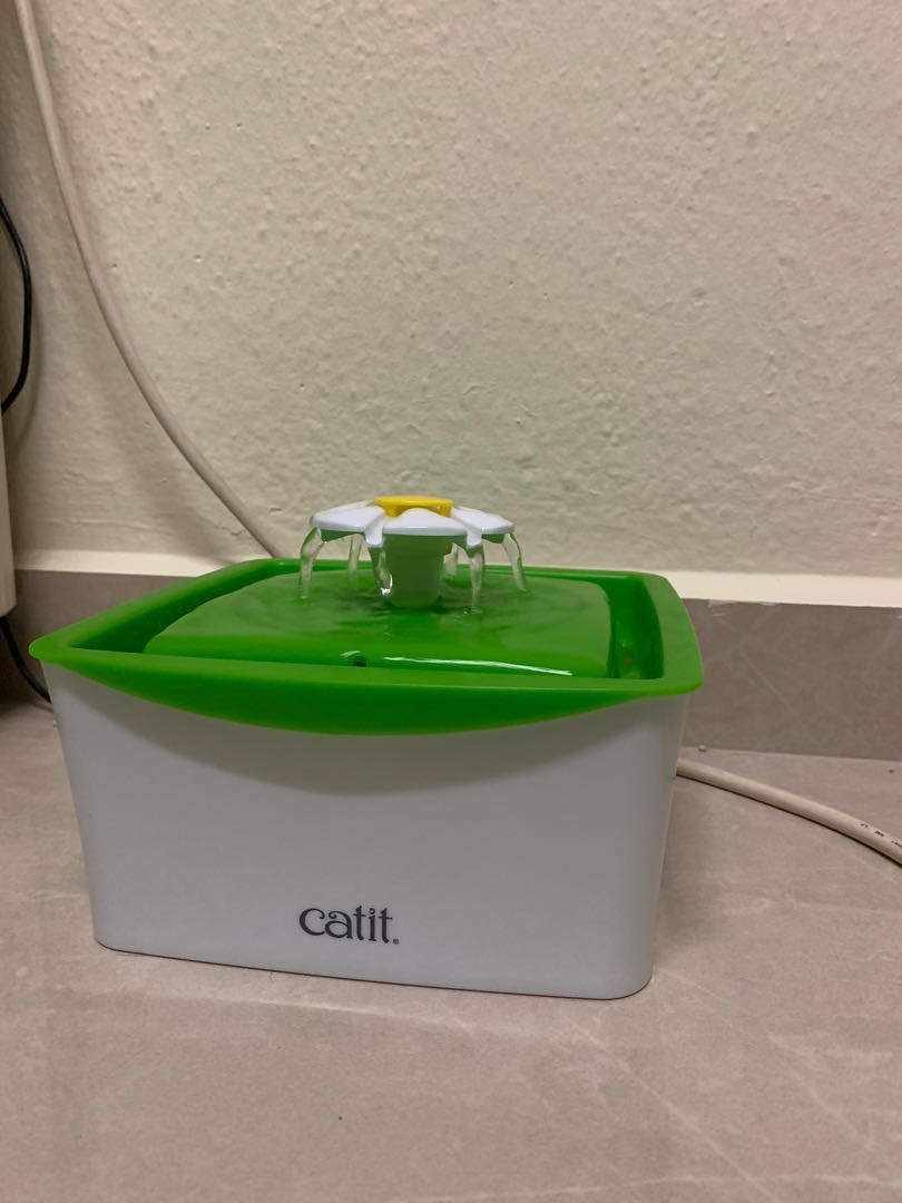 Catit water fountain, Pet Supplies, Homes & Other Pet Accessories on
