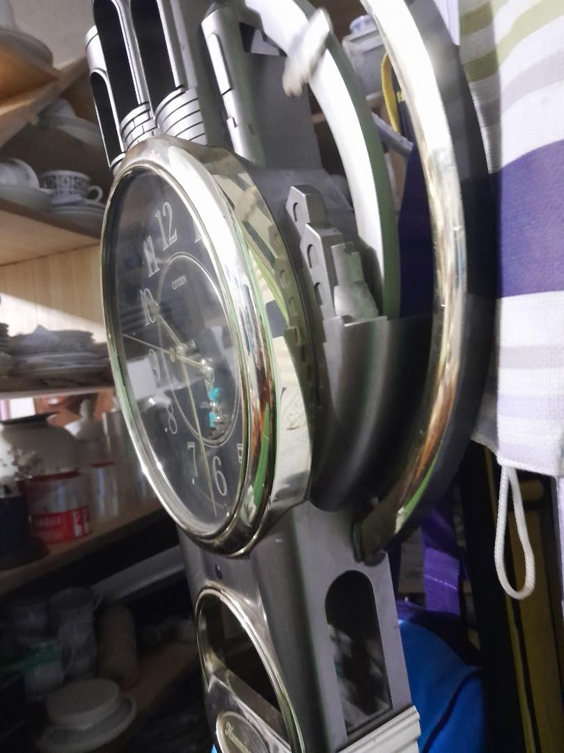 Citizen Pendulum clock hummingbird, hourly chime, working pendulum and