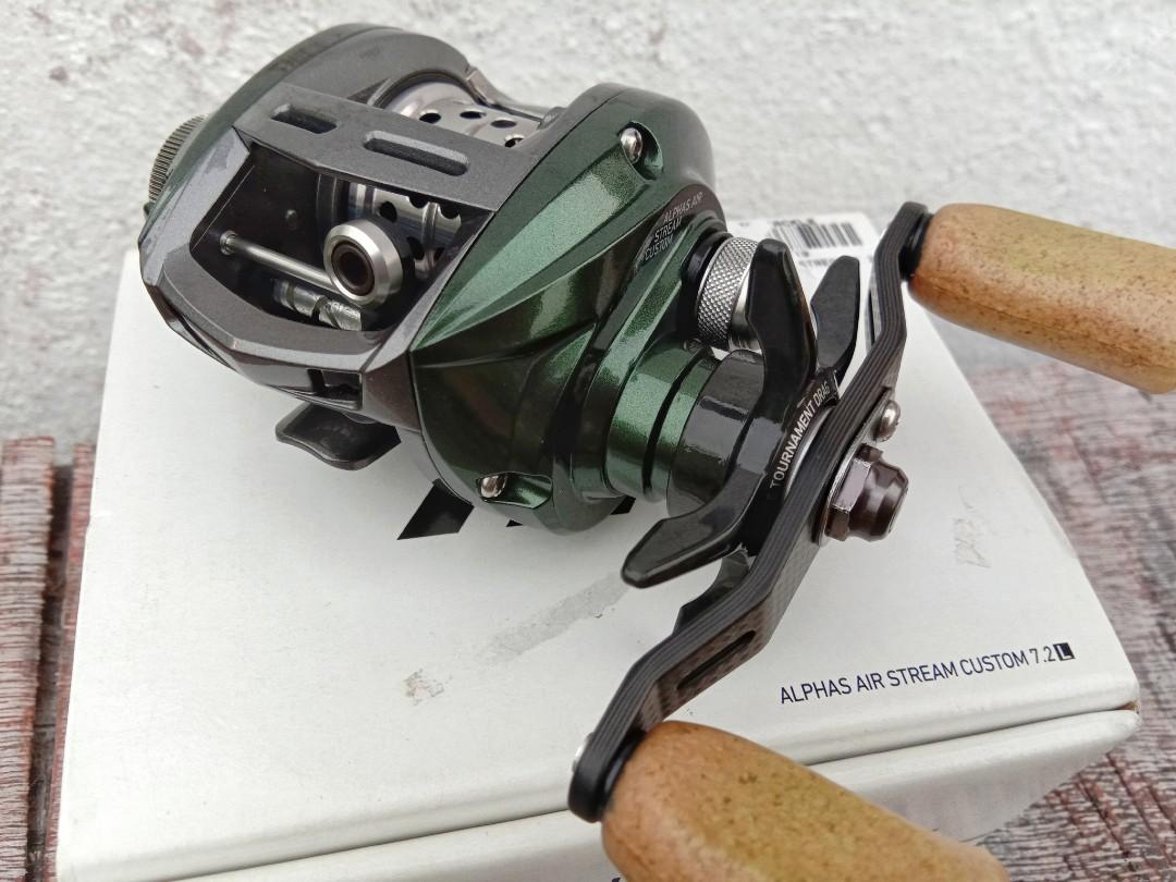 Moulinet De Pêche DAIWA Alphas Air Stream Custom - Version Gaucher, Occasion En état Fonctionnel