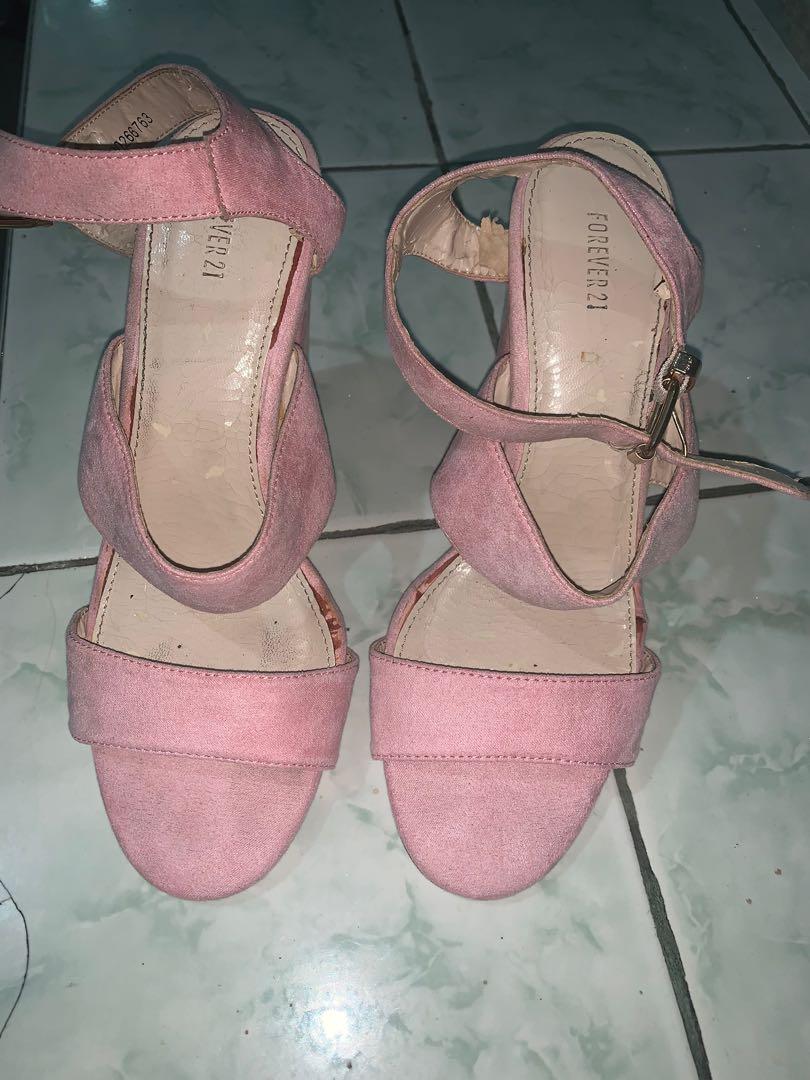 Forever 21 heels (Category: Heels) located in Manila. Submitted by khring (Listing ID 1169747828, Image 1). Description: Gamuza style, kakapa cleaning lang 3x na nagamit sa pageant Size 5 3inches heels.