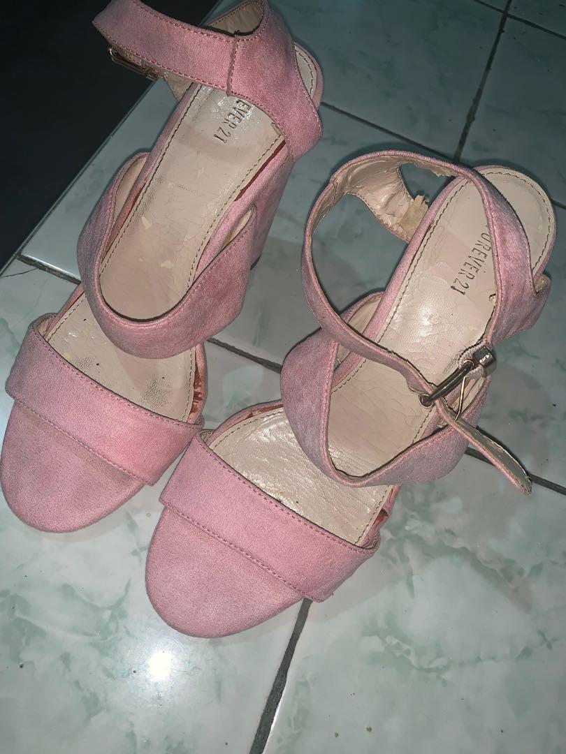 Forever 21 heels (Category: Heels) located in Manila. Submitted by khring (Listing ID 1169747828, Image 2). Description: Gamuza style, kakapa cleaning lang 3x na nagamit sa pageant Size 5 3inches heels.