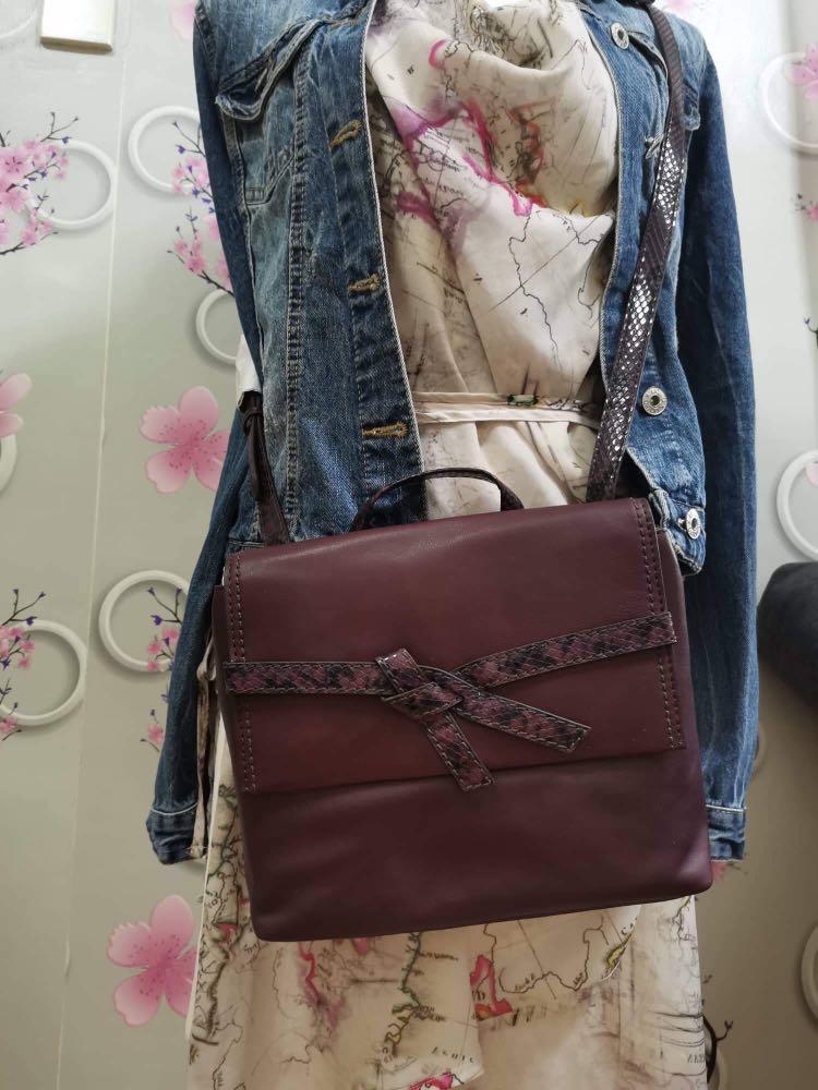 Fossil shoulder bags (Category: Shoulder Bags) located in Gerona. Submitted by Diorthing (Listing ID 1168455417, Image 1). Description: Original fossil from canada.