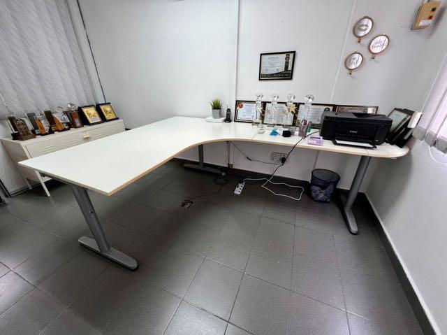 Meja l cheap shape ikea