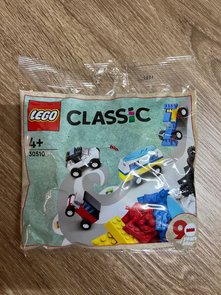 30510 90 years of cars