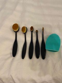 Make up brushes with brush cleaner