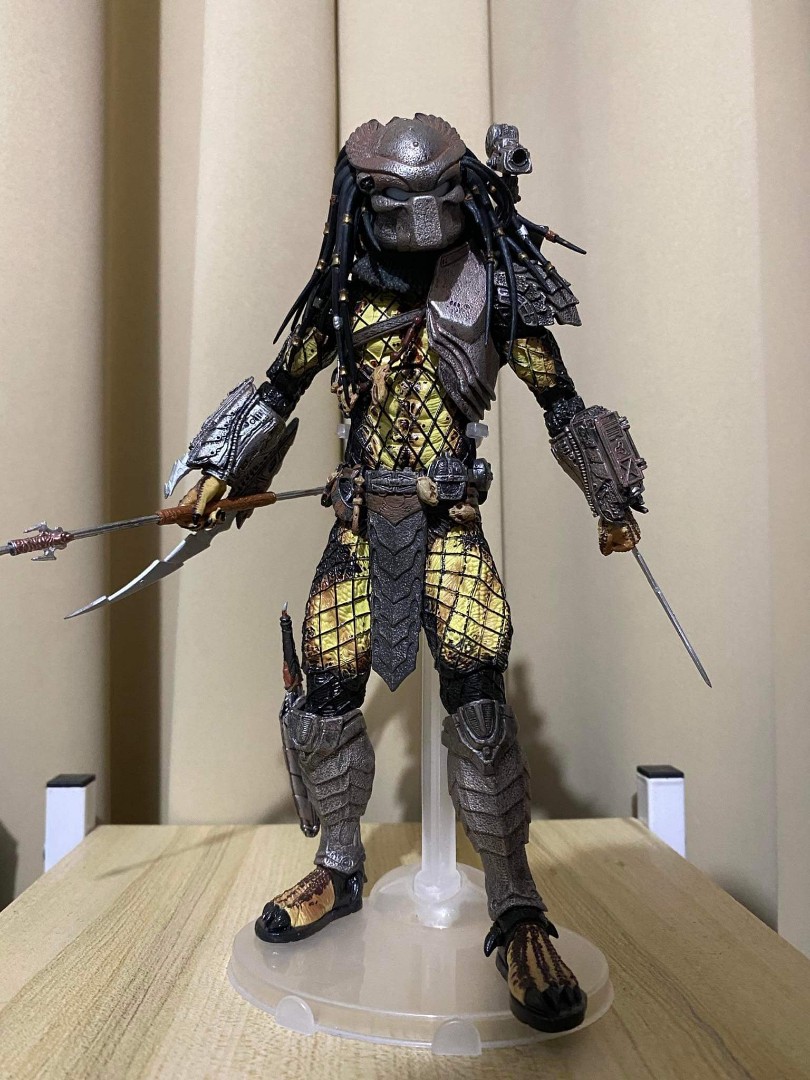 Neca temple shop guard predator