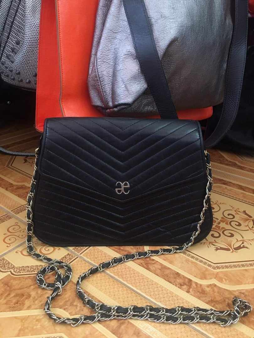 Original Elegance Chain Sling Bag, Women's Fashion, Bags & Wallets