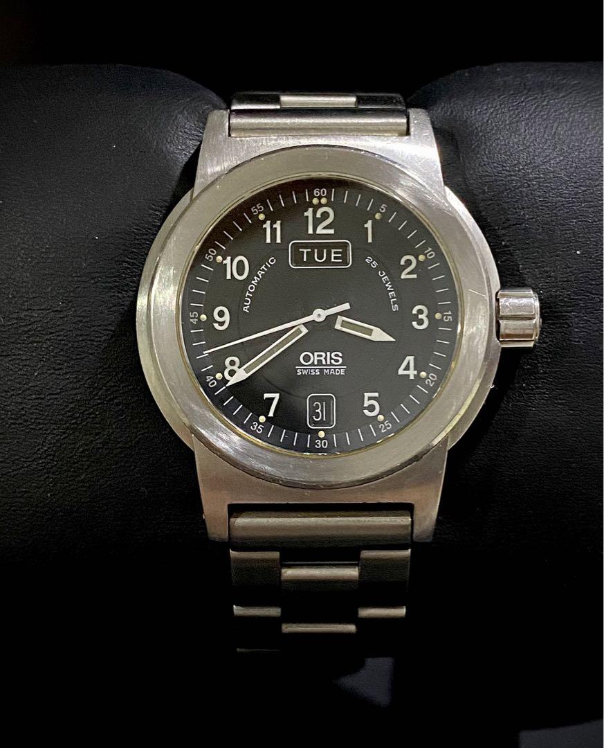 Oris Watch (Category: Men's Watches) located in Manila. Submitted by clicksmileph (Listing ID 1169755251, Image 3). Description: Oris Men's Watch 32,000 Php Details: Movement: Automatic Dial: Black Material: Silver Stainless Steel Case size: 40mm Condition: 8.5/10 All working condition Glass: Sapphire Crystal 12'0 Day Aperture - 6'0 Date Aperture 25 Jewels Swiss Made 50M Water Resistant Set with Watch Presentation box Certificate of Authenticity 