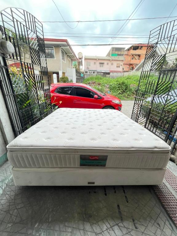 [RUSH] SLUMBERLAND KING SIZE BED / MATTRESS AND BED FRAME, Furniture