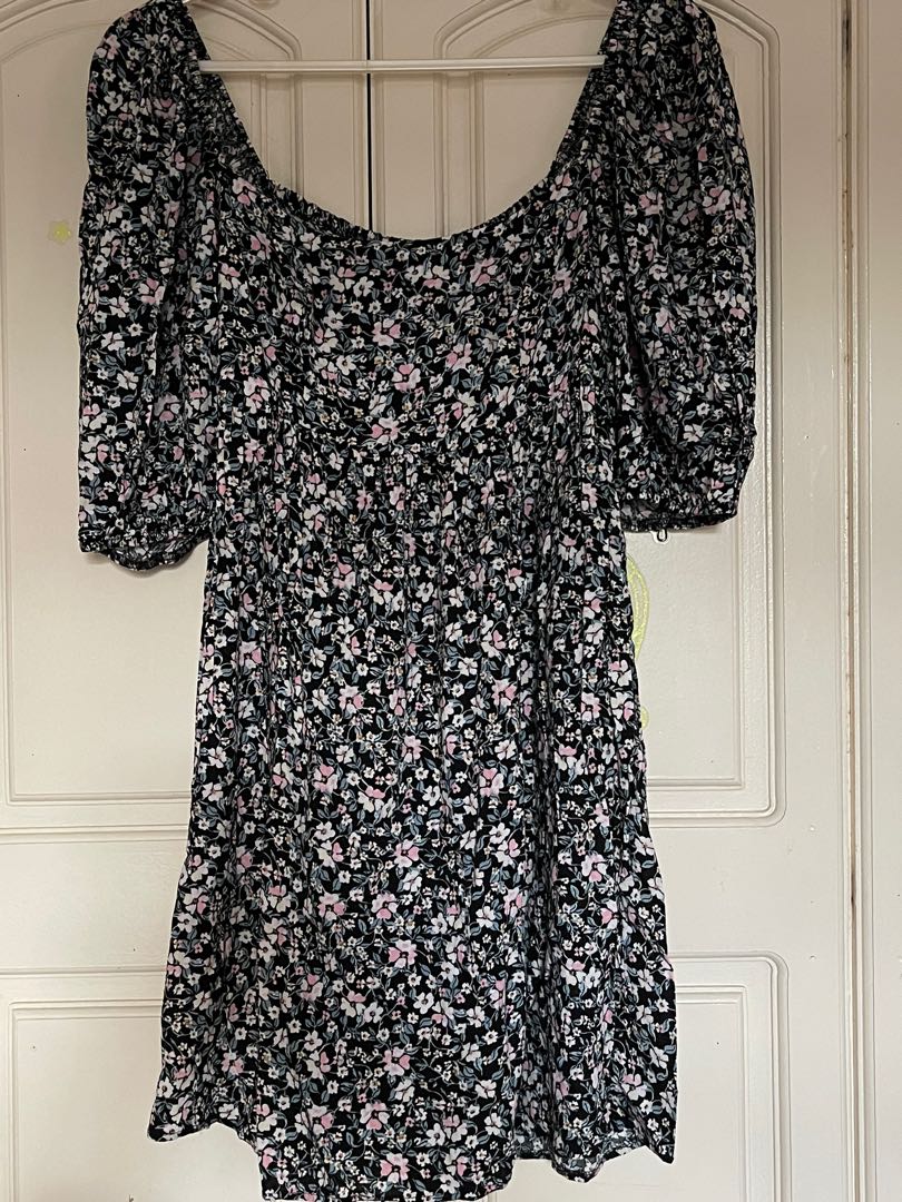 Sunnyside clothing puff sleeved dress, Women's Fashion, Dresses & Sets