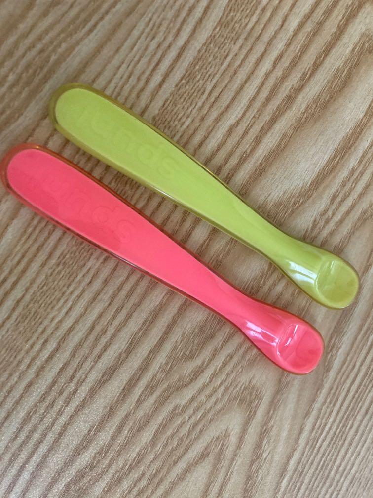 Spuni Silicone Spoon for babies (Category: Weaning & Toddler Feeding) located in Quezon City. Submitted by ronb25 (Listing ID 1169683811, Image 1). Description: .