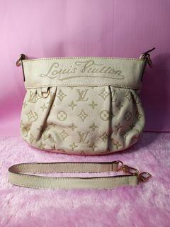 Tas Louis Vuitton Leather