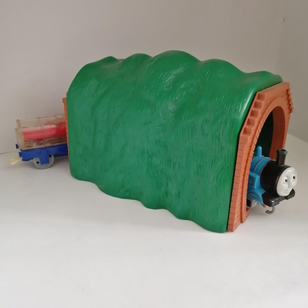 Thomas Tomy Trackmaster Green Hillside Tunnel Hobbies Toys