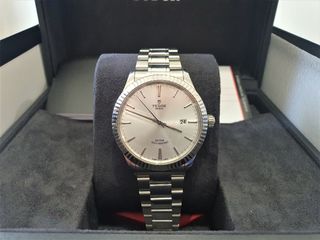 (Category: ) located in . Submitted by luxe_watch (Listing ID 1169738641, Image 1). Description: .