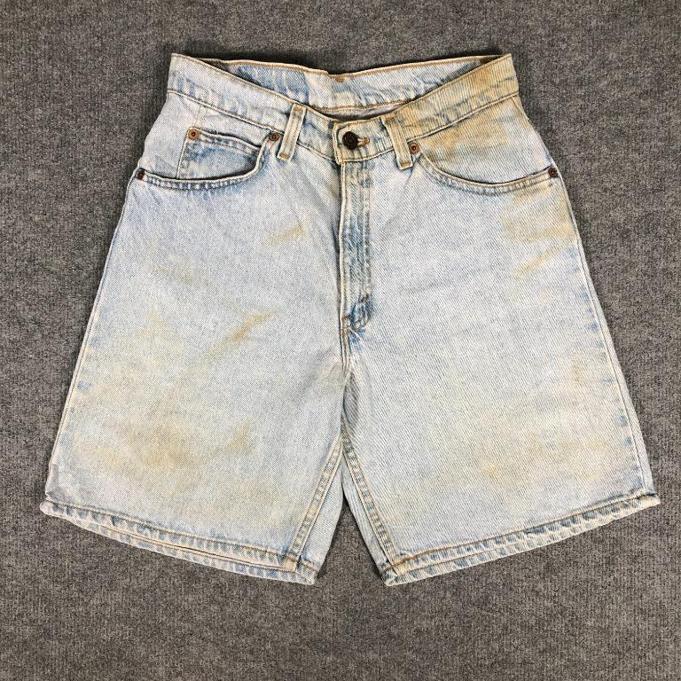 Vintage 90s Levis 950 Relaxed Fit Short Jeans, Men's Fashion, Bottoms,  Shorts on Carousell