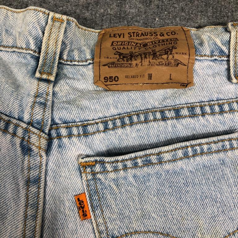 Vintage 90s Levis 950 Relaxed Fit Short Jeans, Men's Fashion, Bottoms,  Shorts on Carousell