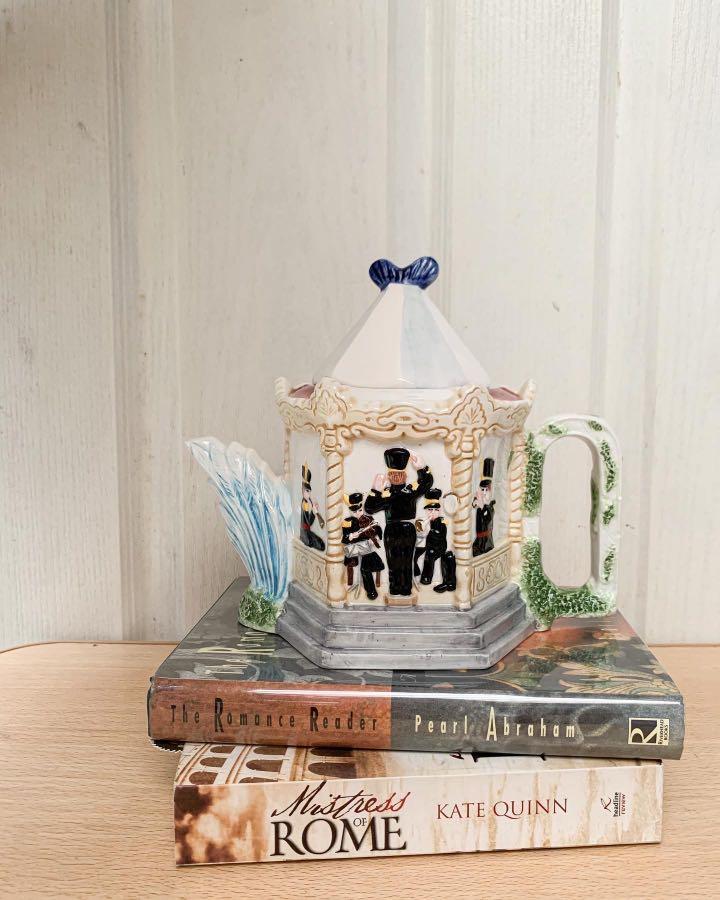 Vintage Tea pot Decor by Leonardo Collection (Category: Coffee & Tea Tableware) located in Pasig City. Submitted by colawire (Listing ID 1169702716, Image 1). Description: Vintage Tea pot Decor by Leonardo Collection Size: 8”x8” .