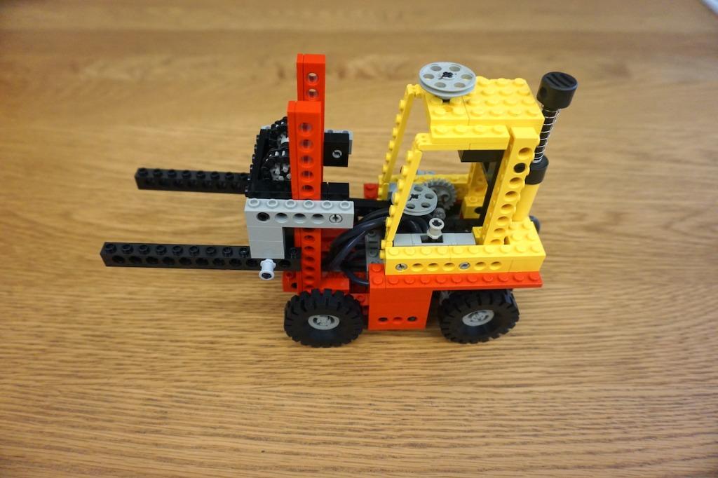 Lego technic sales forklift 8843